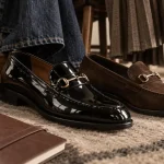 Mocassin femme tendance 2025 : mocassin cuir verni semelle épaisse, noir et chocolat